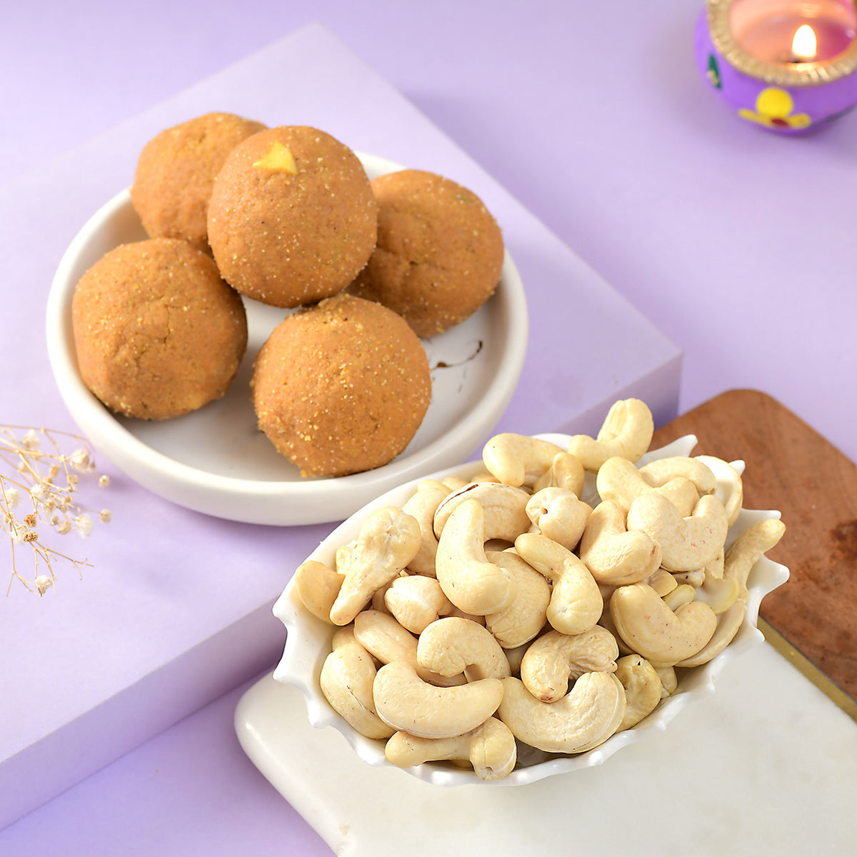 Bhaidooj Dhaaga With Besan Laddoo & Cashew