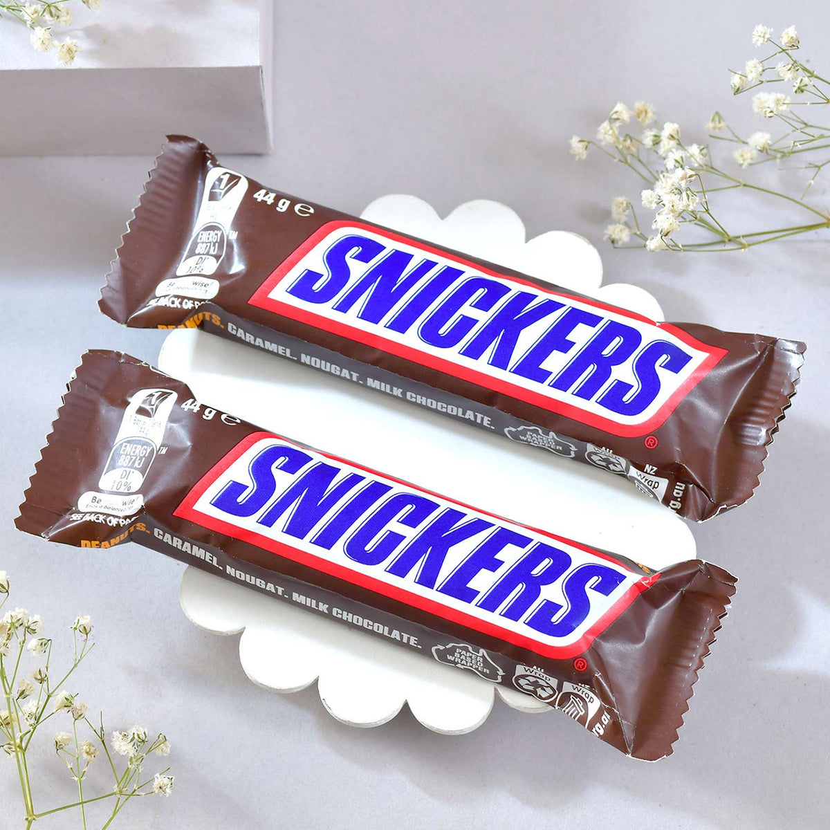 Bhai Dooj Dhaaga with Snickers Chocolates