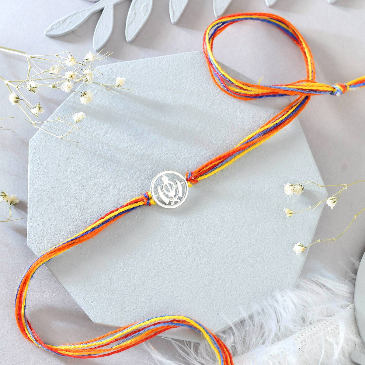ਖੰਡਾ ਰਾਖੀ (Khanda Rakhi) 925 Silver Rakhi For Bhai with Royal Chocolates