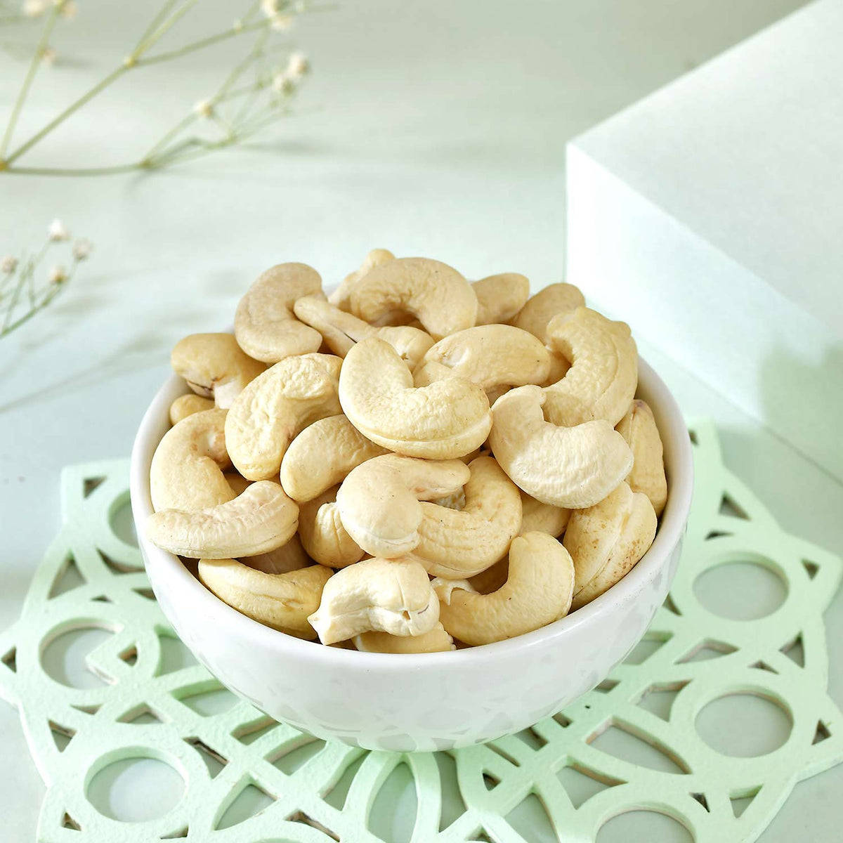 Bhaiya Bhabhi Rakhi With Laddoo & Cashew